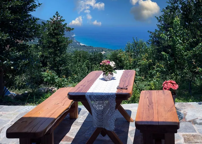 Aristoteli's Stone House * Makrirrákhi