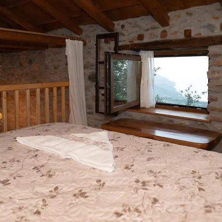 Aristoteli's Stone House Prázdninový dům Makrirrákhi