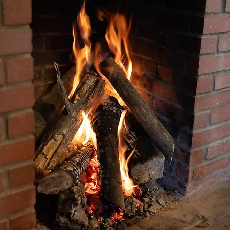 Aristoteli's Stone House בית נופש *